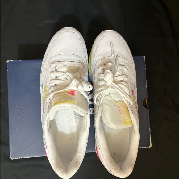 Reebok - Picture 2 of 3